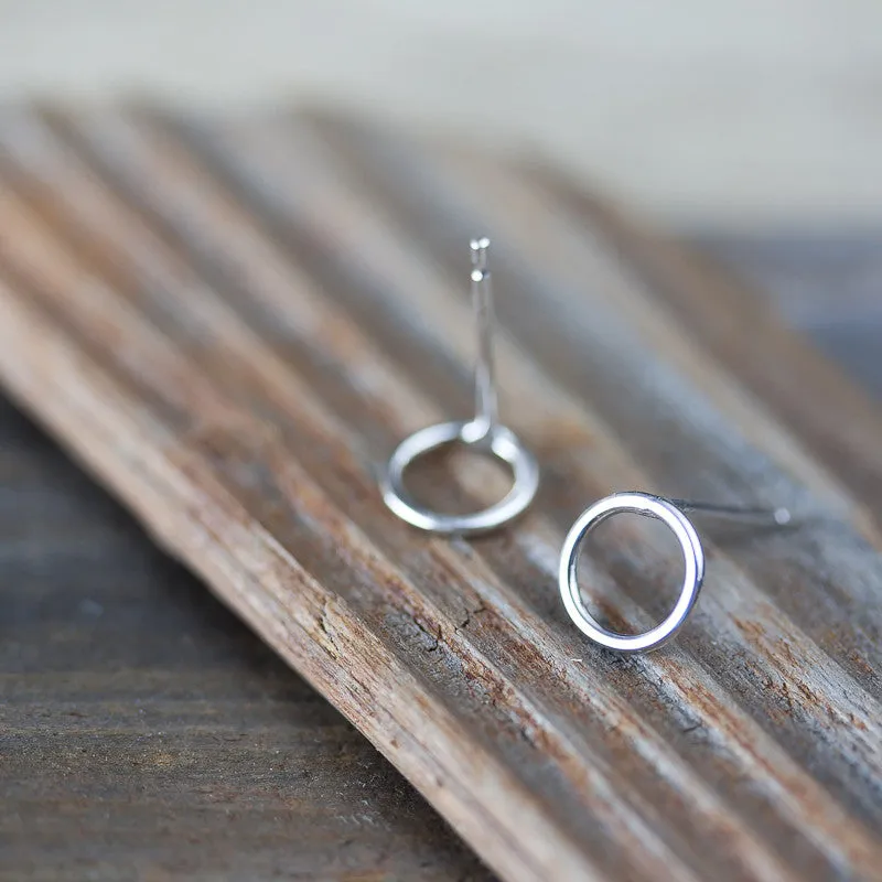 7mm Minimalist Silver Circle Stud Earrings