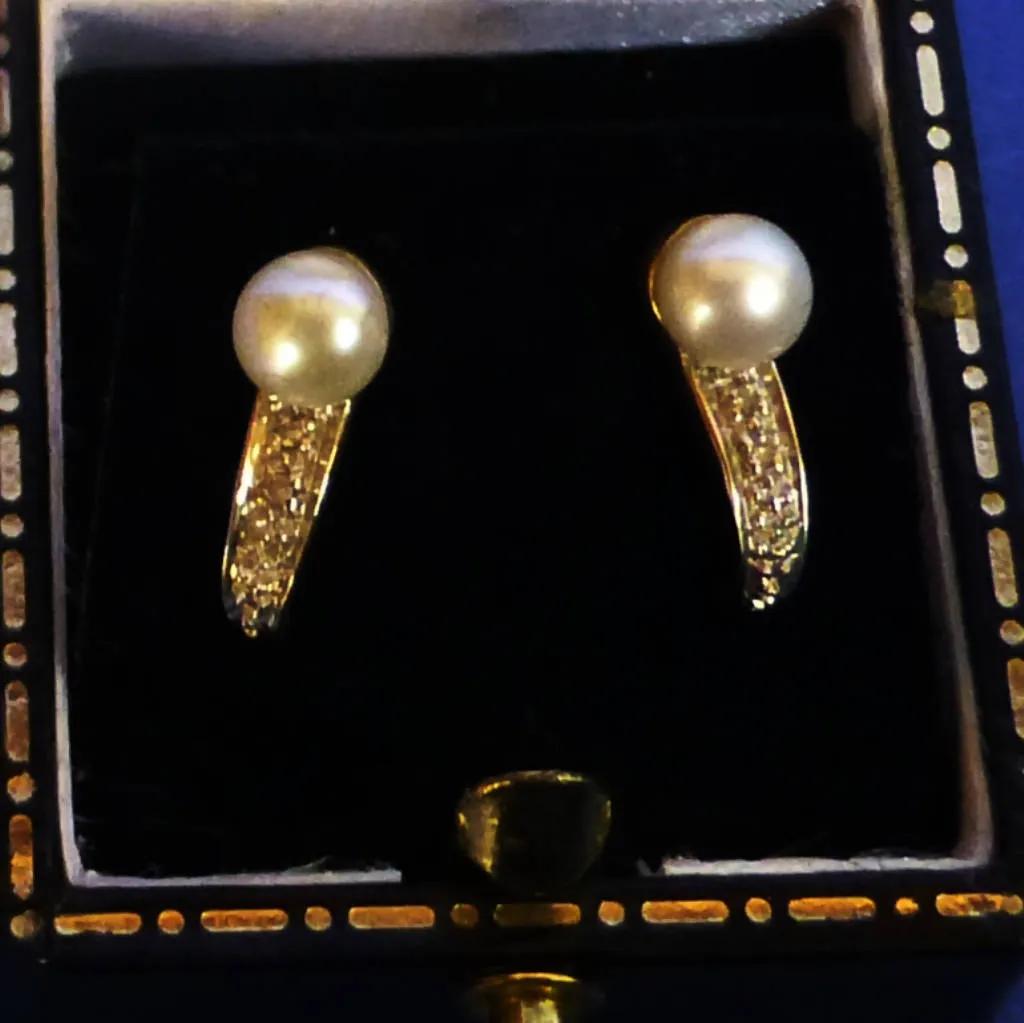 9ct Gold Freshwater Pearl Earrings