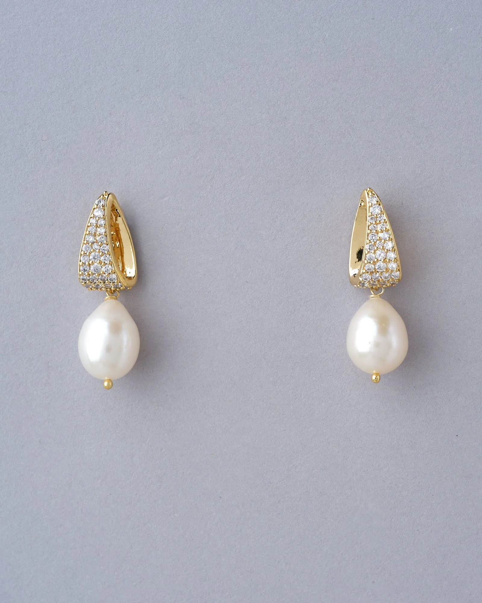 Bling Blogger Pearl Earring