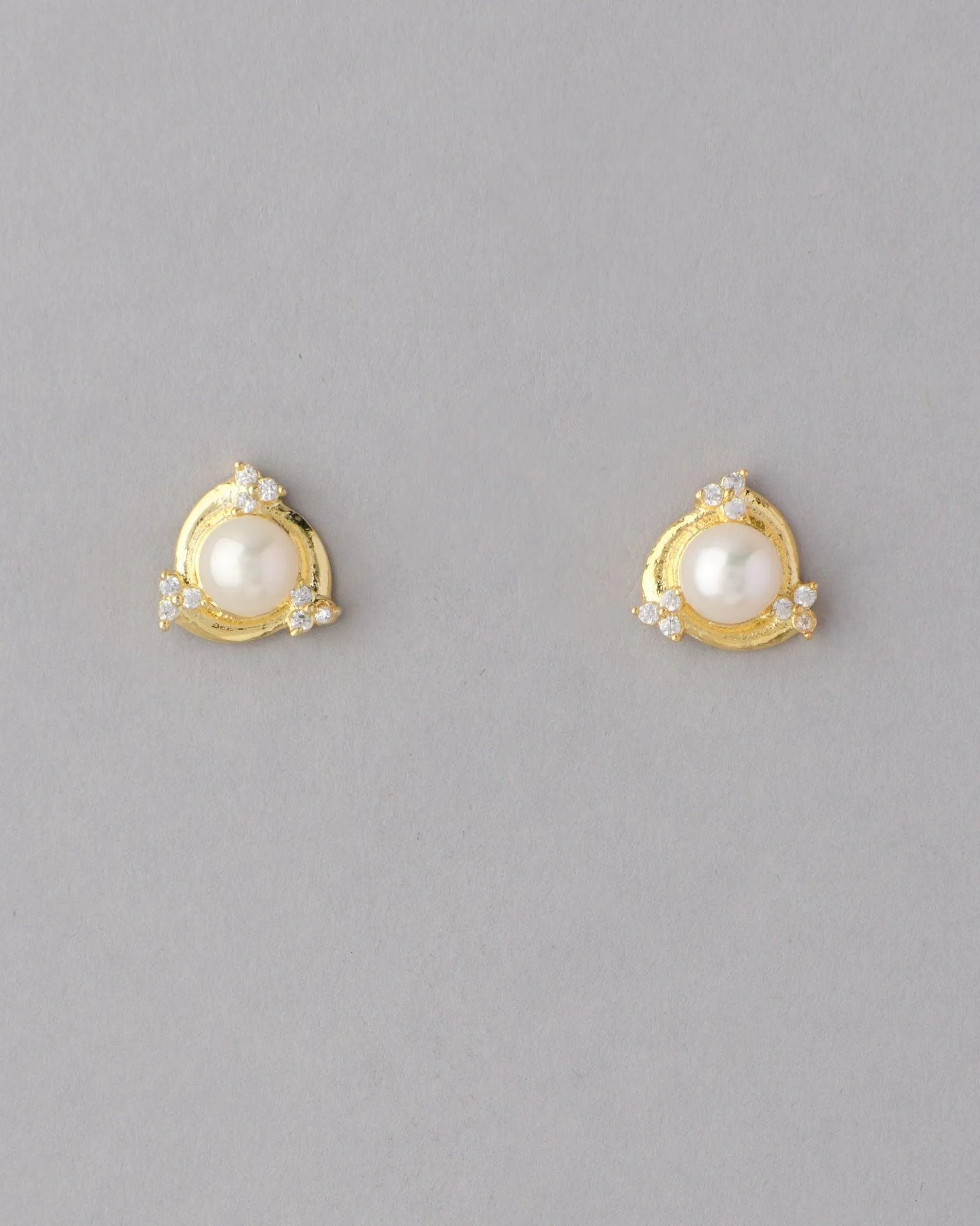 Classic Pearl Stud Earring