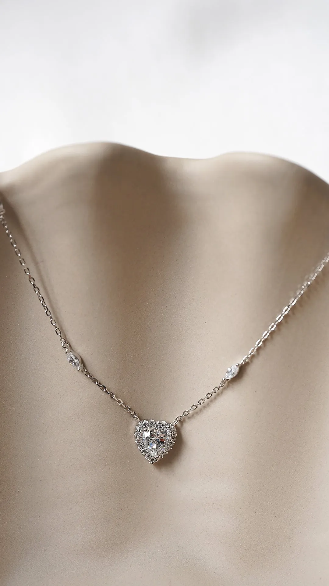 Cora Necklace White Gold Plated