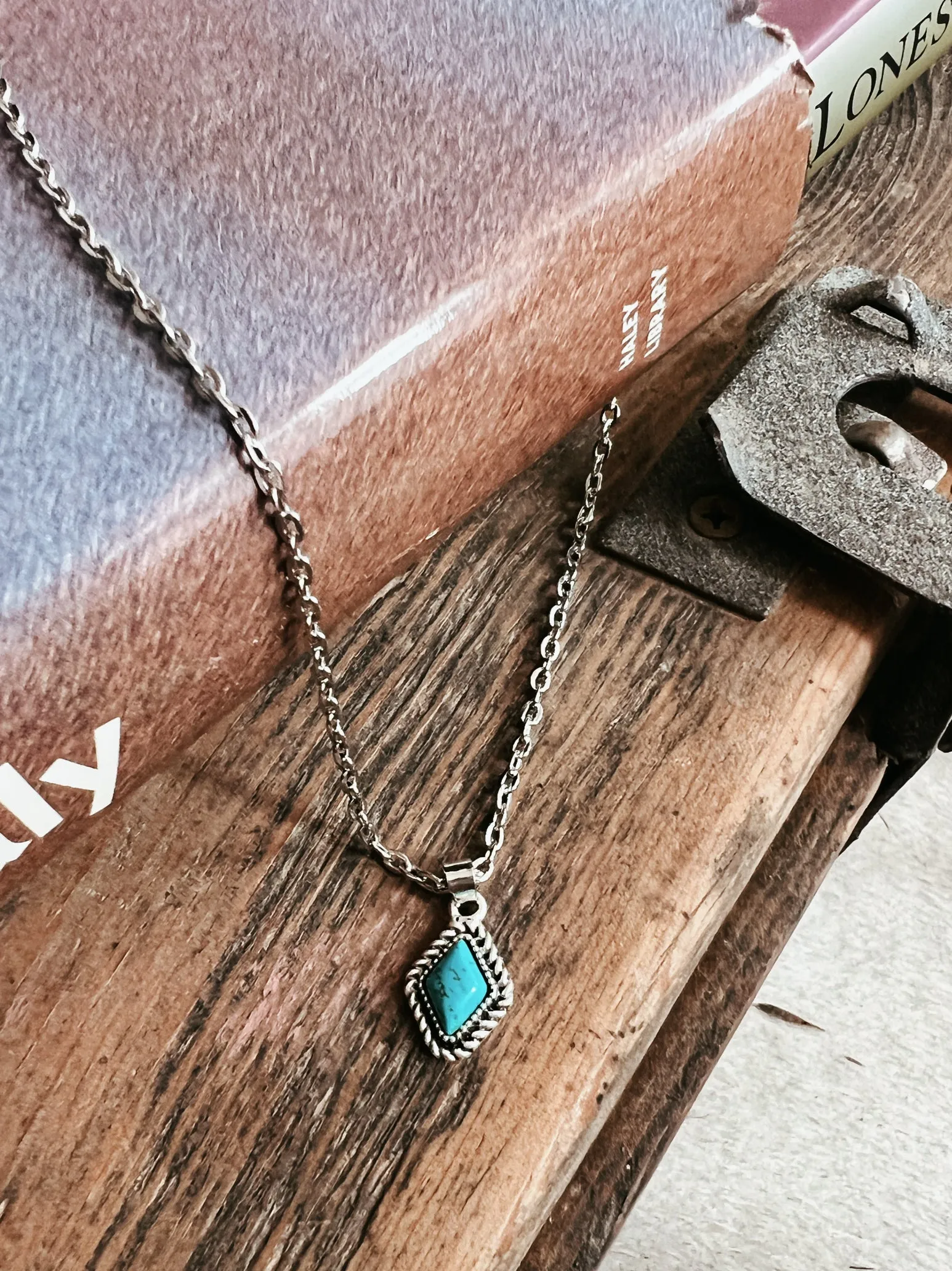 Danty Turquoise Diamond Shaped Necklace