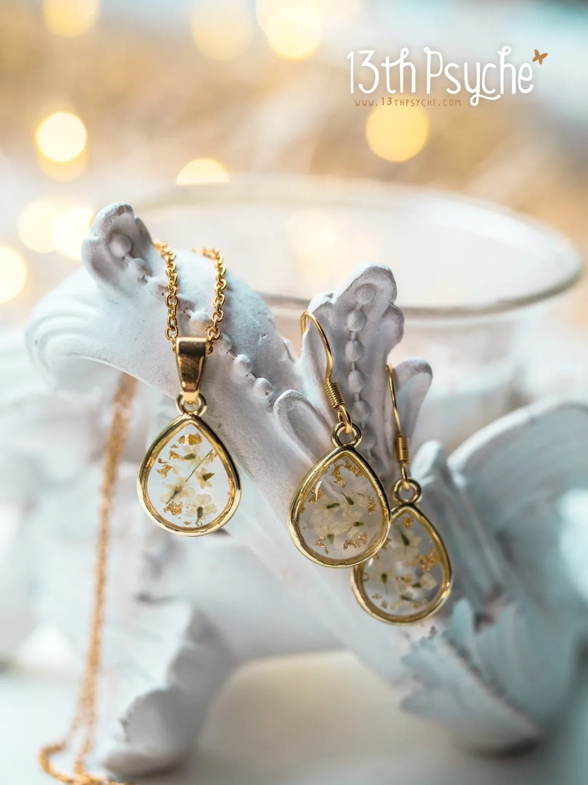 Dried white flowers and gold flakes resin teardrop jewelry set