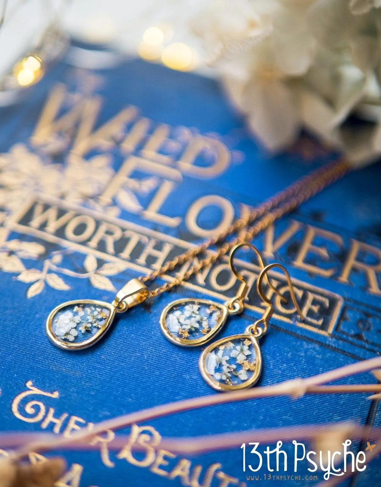 Dried white flowers and gold flakes resin teardrop jewelry set