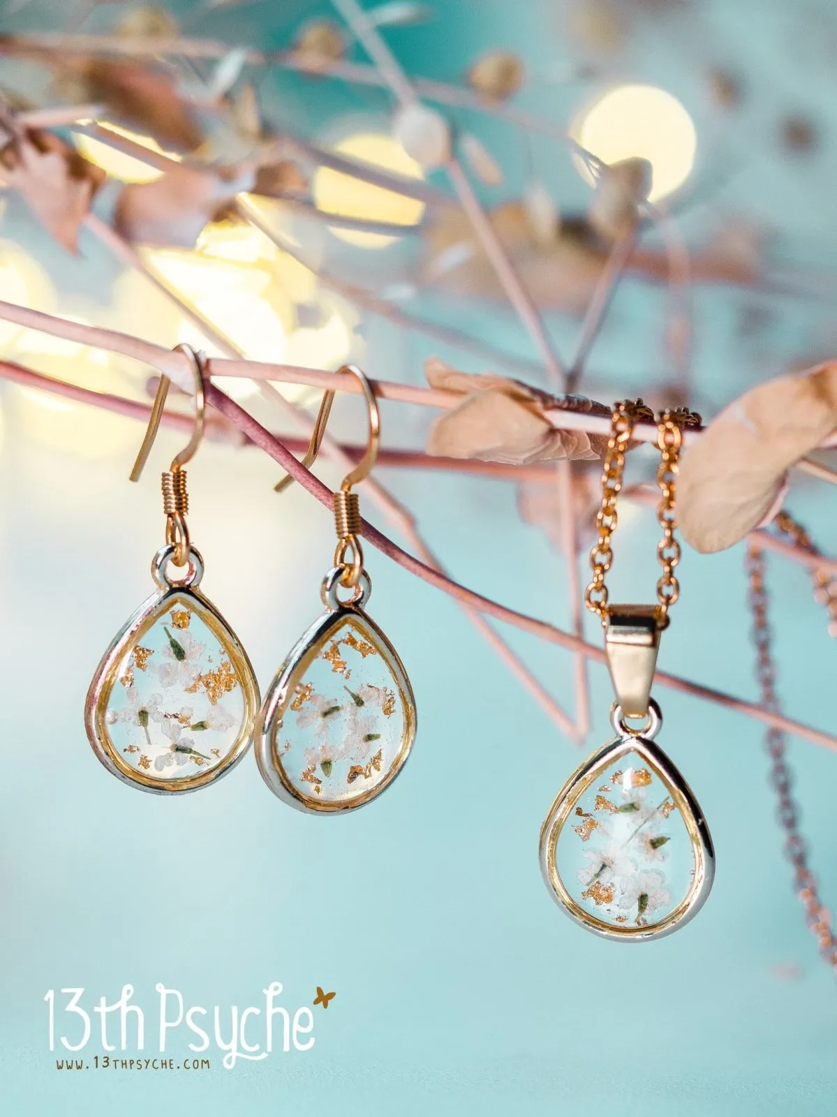 Dried white flowers and gold flakes resin teardrop jewelry set