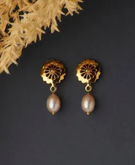 Elegant Pearl Hanging Earring