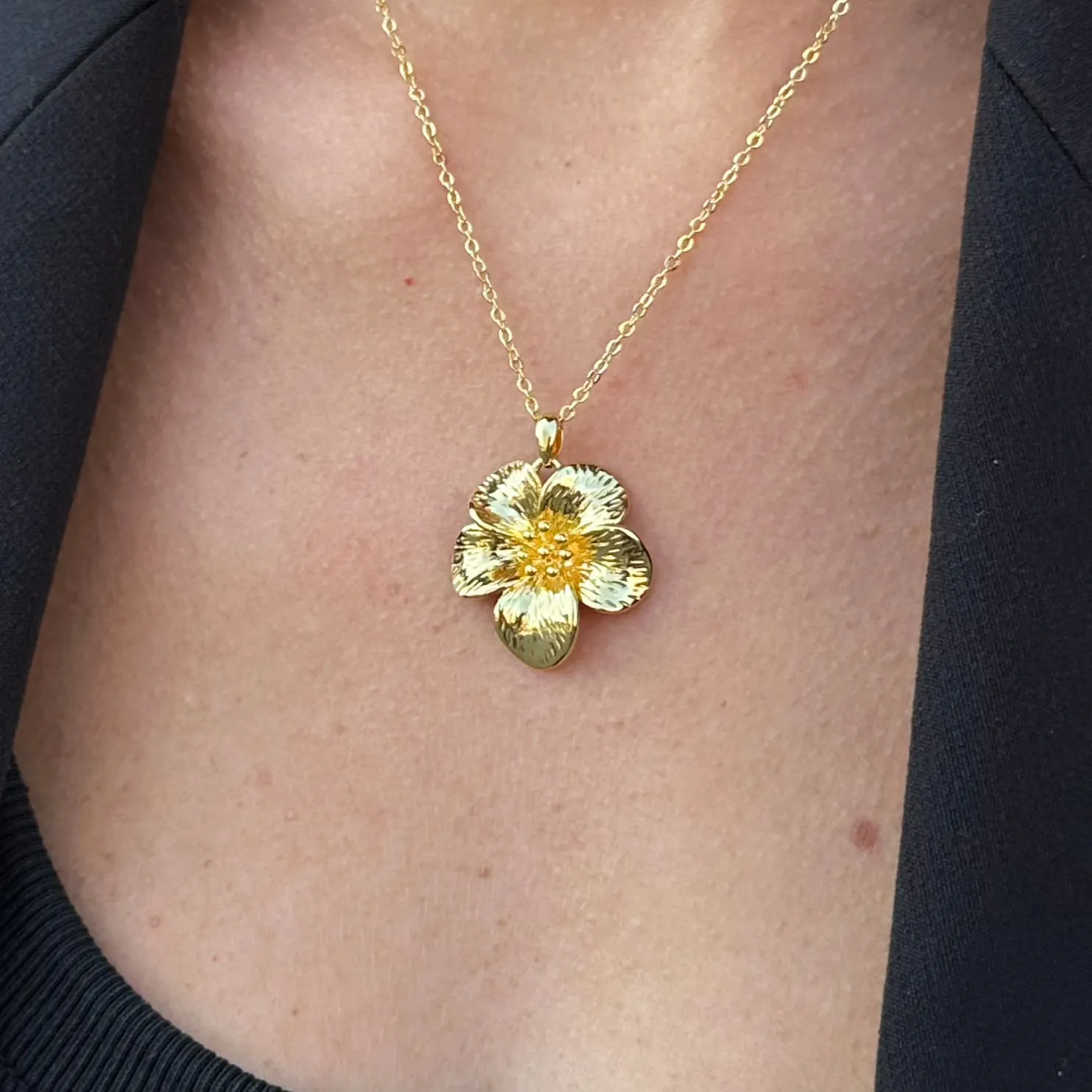 FLOWER NECKLACE Gold