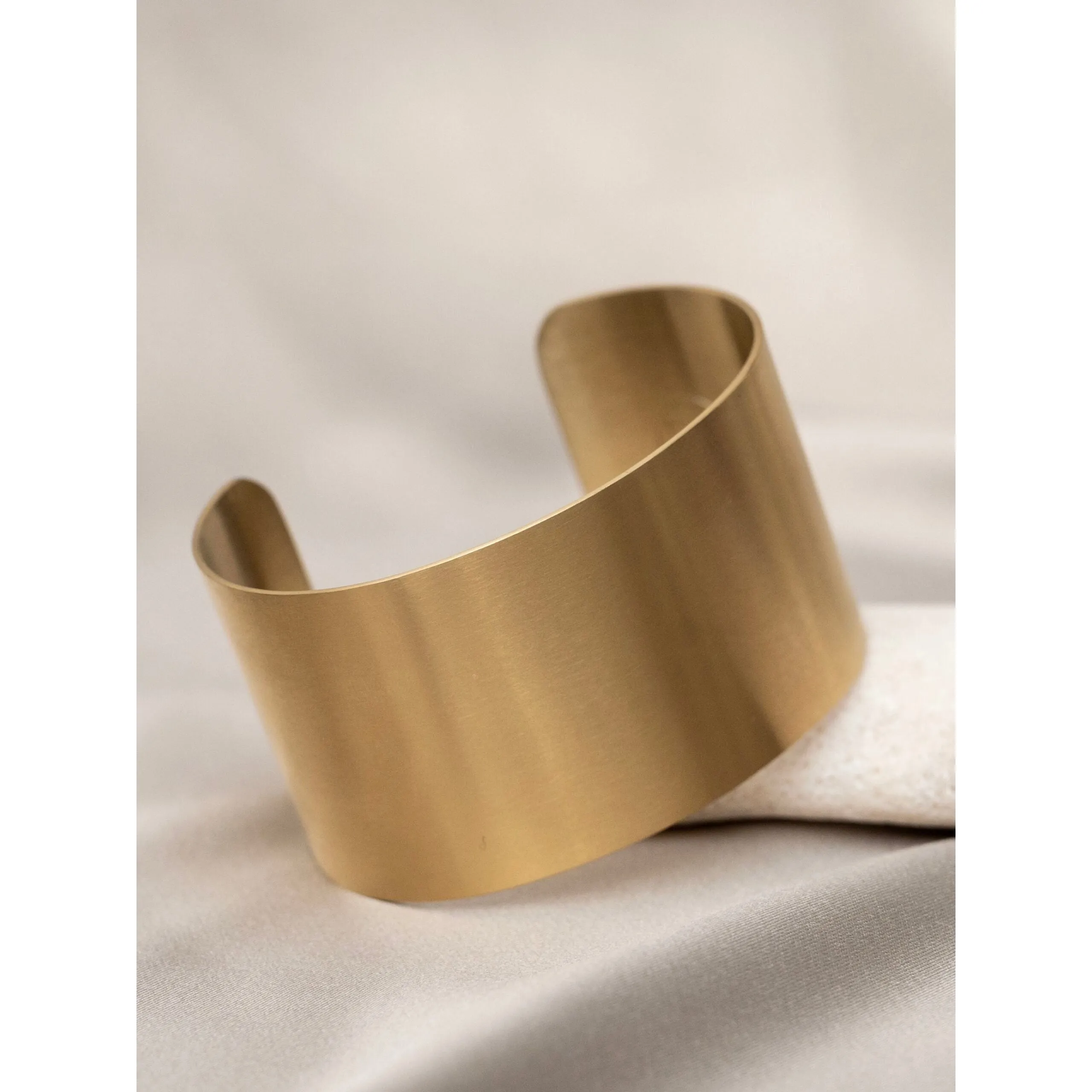 GOLD PLATED ADJUSTABLE BANGLE