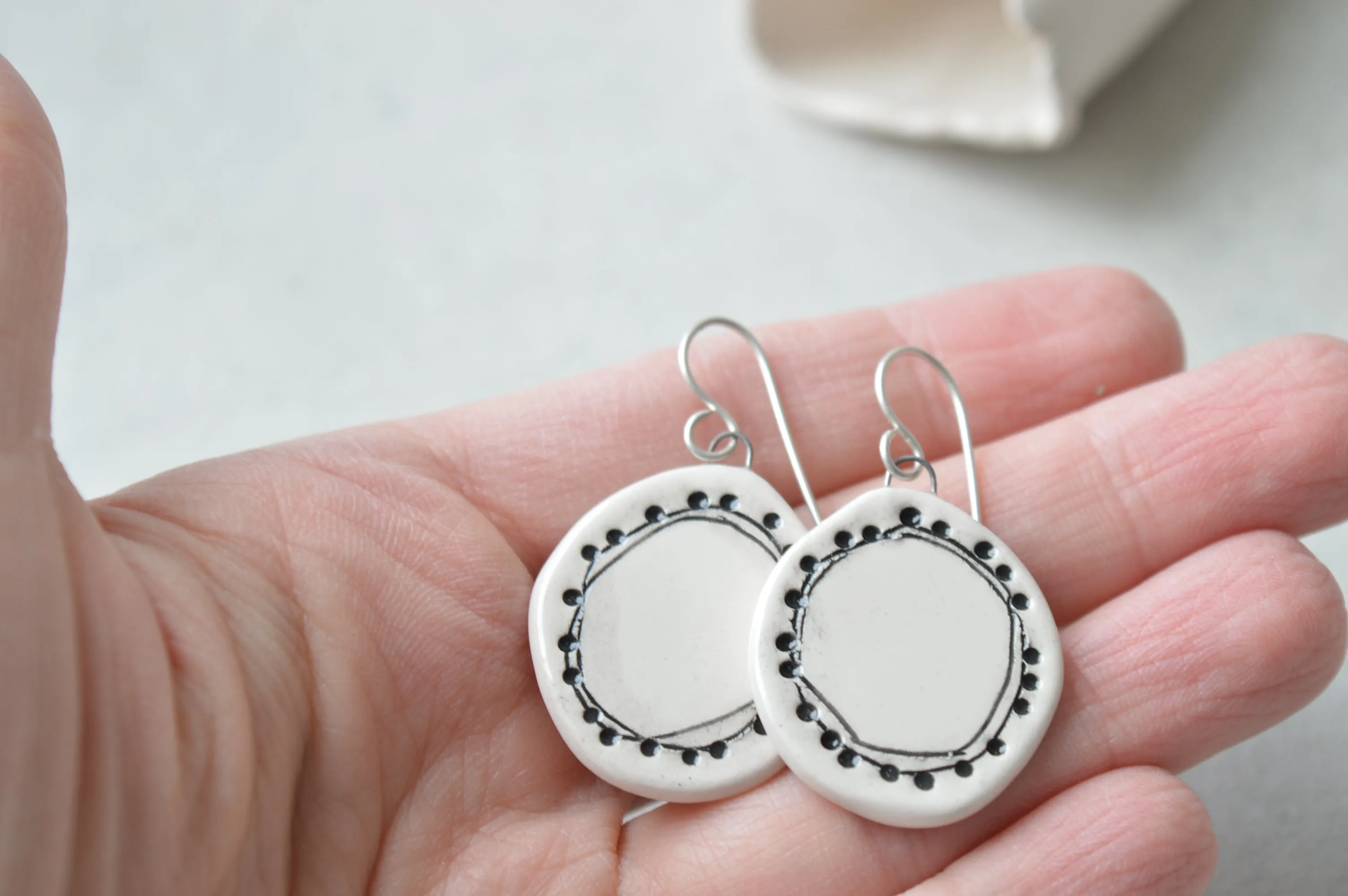 Minimalist wreath earrings II